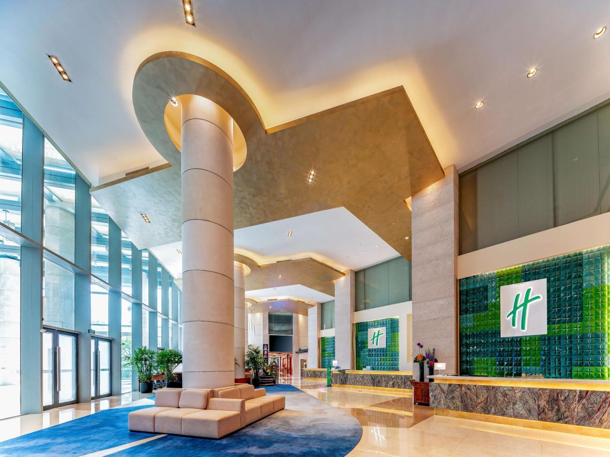 Holiday Inn Shanghai Pudong Kangqiao By Ihg - Free Shuttle Bus To Disney Land, Ins Swimming Pool מראה חיצוני תמונה