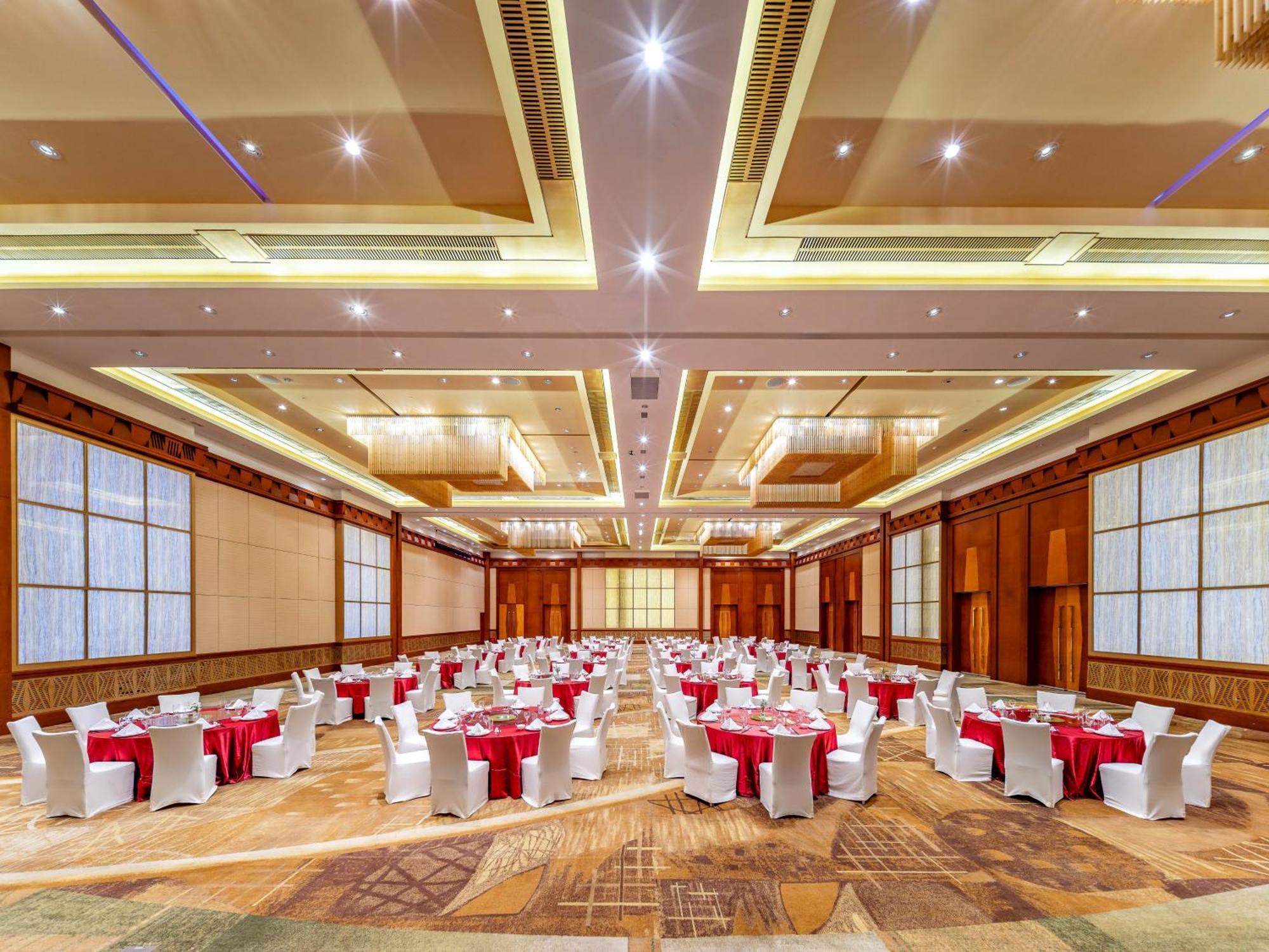 Holiday Inn Shanghai Pudong Kangqiao By Ihg - Free Shuttle Bus To Disney Land, Ins Swimming Pool מראה חיצוני תמונה