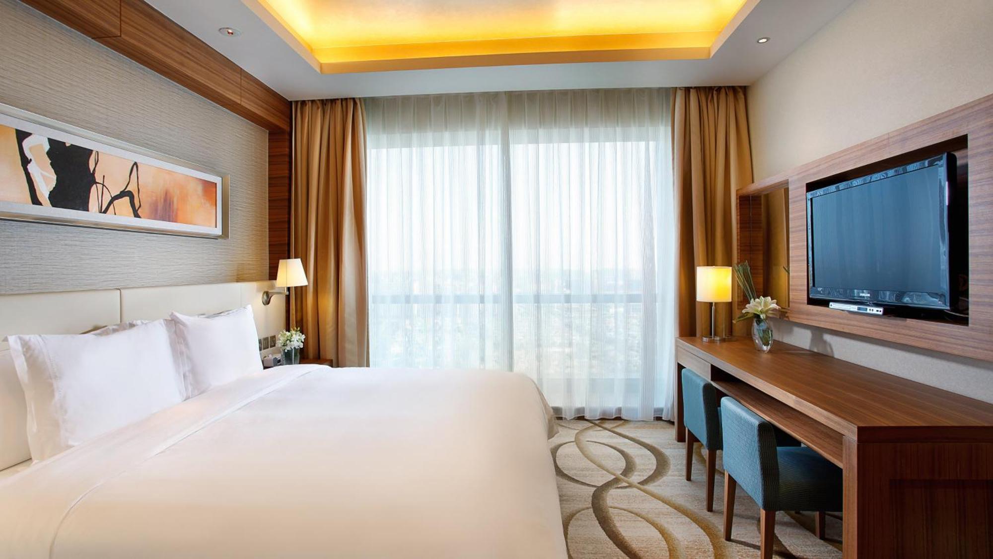 Holiday Inn Shanghai Pudong Kangqiao By Ihg - Free Shuttle Bus To Disney Land, Ins Swimming Pool מראה חיצוני תמונה